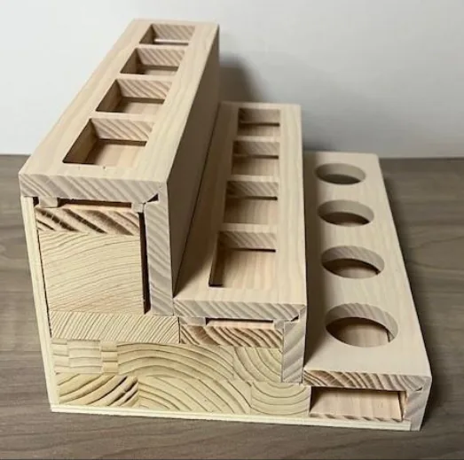 Bois & Pierre — Le bois est plus communément utilisé pour la réalisation de mobilier, de vitrines et d’éléments de présentatio