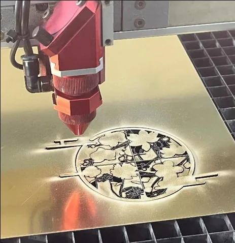 Carton & Papier — La découpe laser permet de réaliser des formes d’une grande finesse, en utilisant des matières plastiques arge