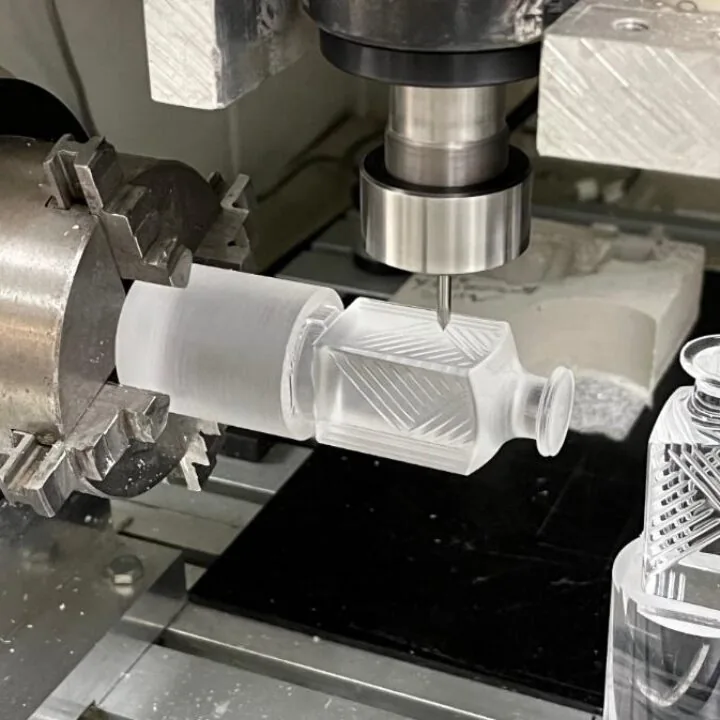 Plexi & Résine — Après une réflexion stratégique sur la méthode de réalisation du prototype pour garantir la meilleure qualité 