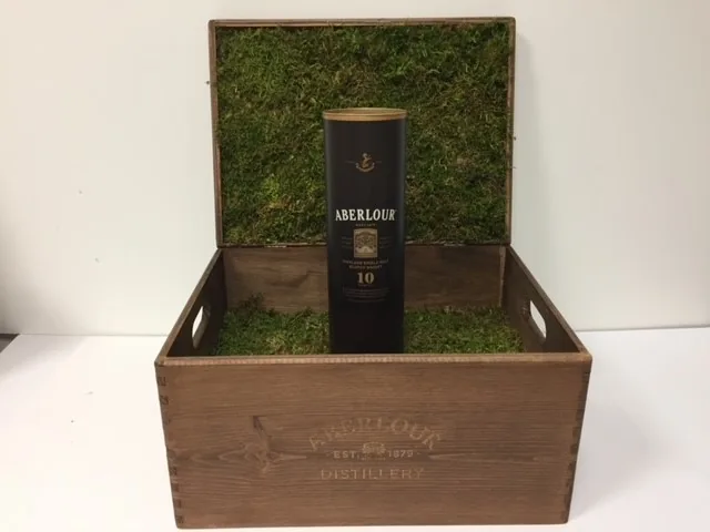 Aberlour · Caisse en bois et mousse végétale — réalisation Maq’Exe