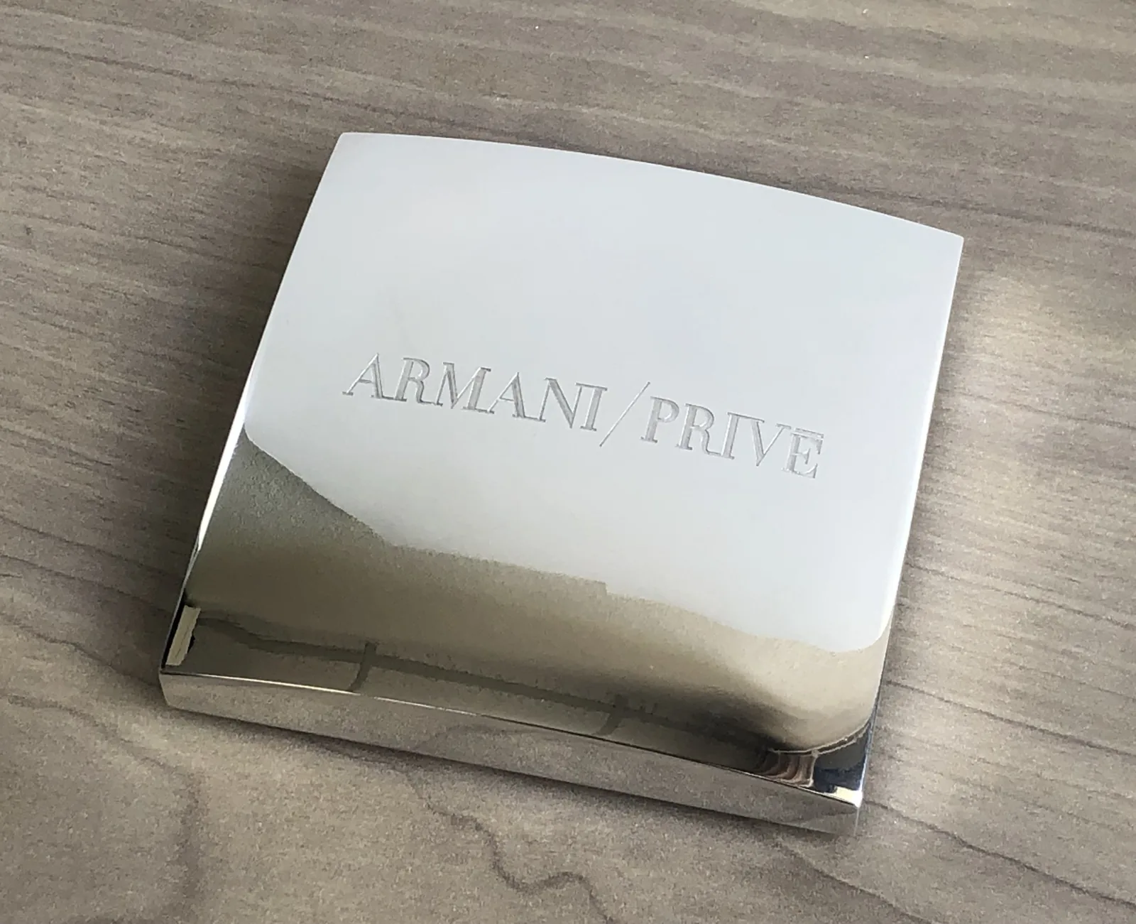 Armani Privé · Coffret en métal — réalisation Maq’Exe