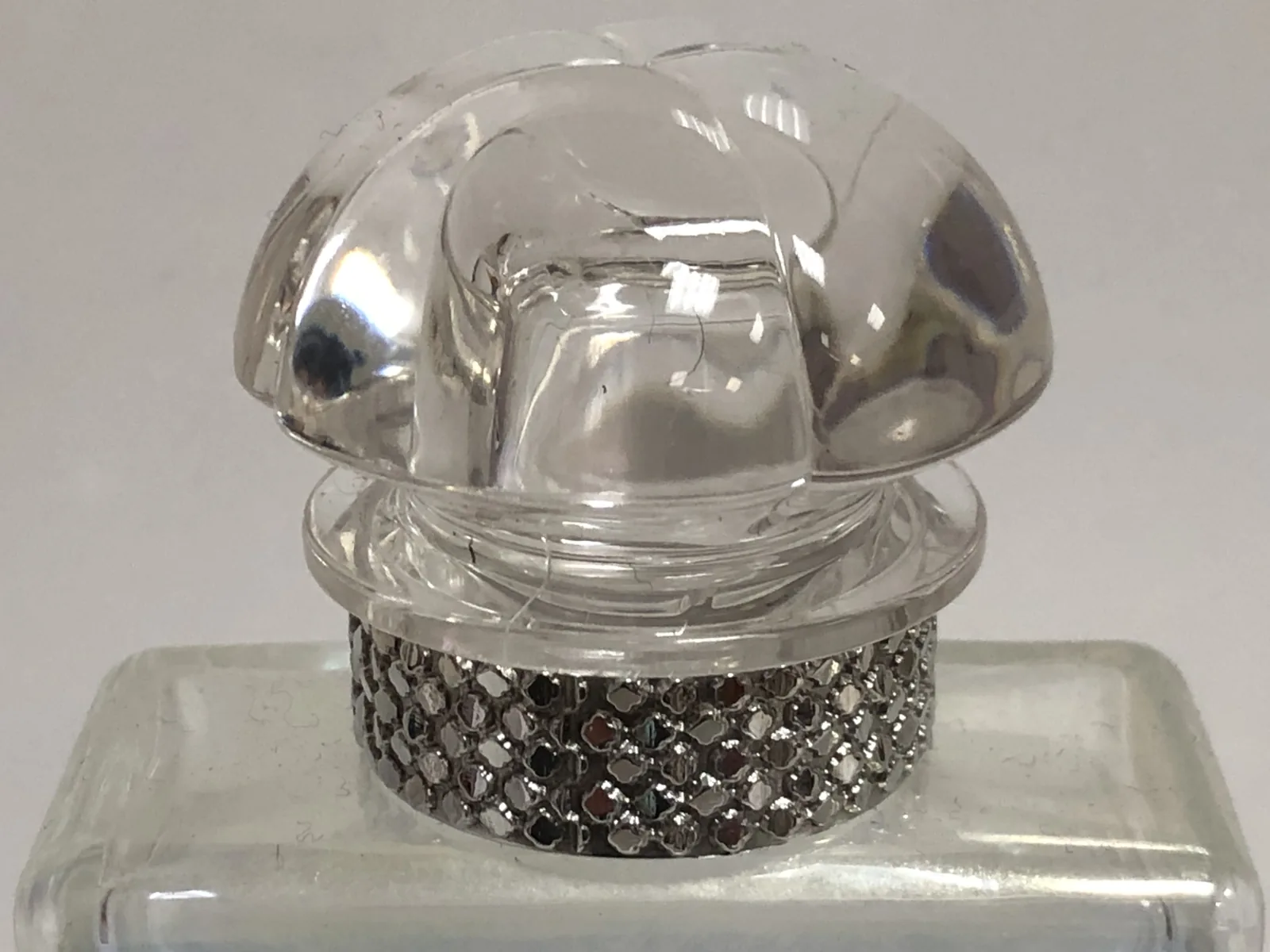 Bouchon serti de strass — réalisation Maq’Exe