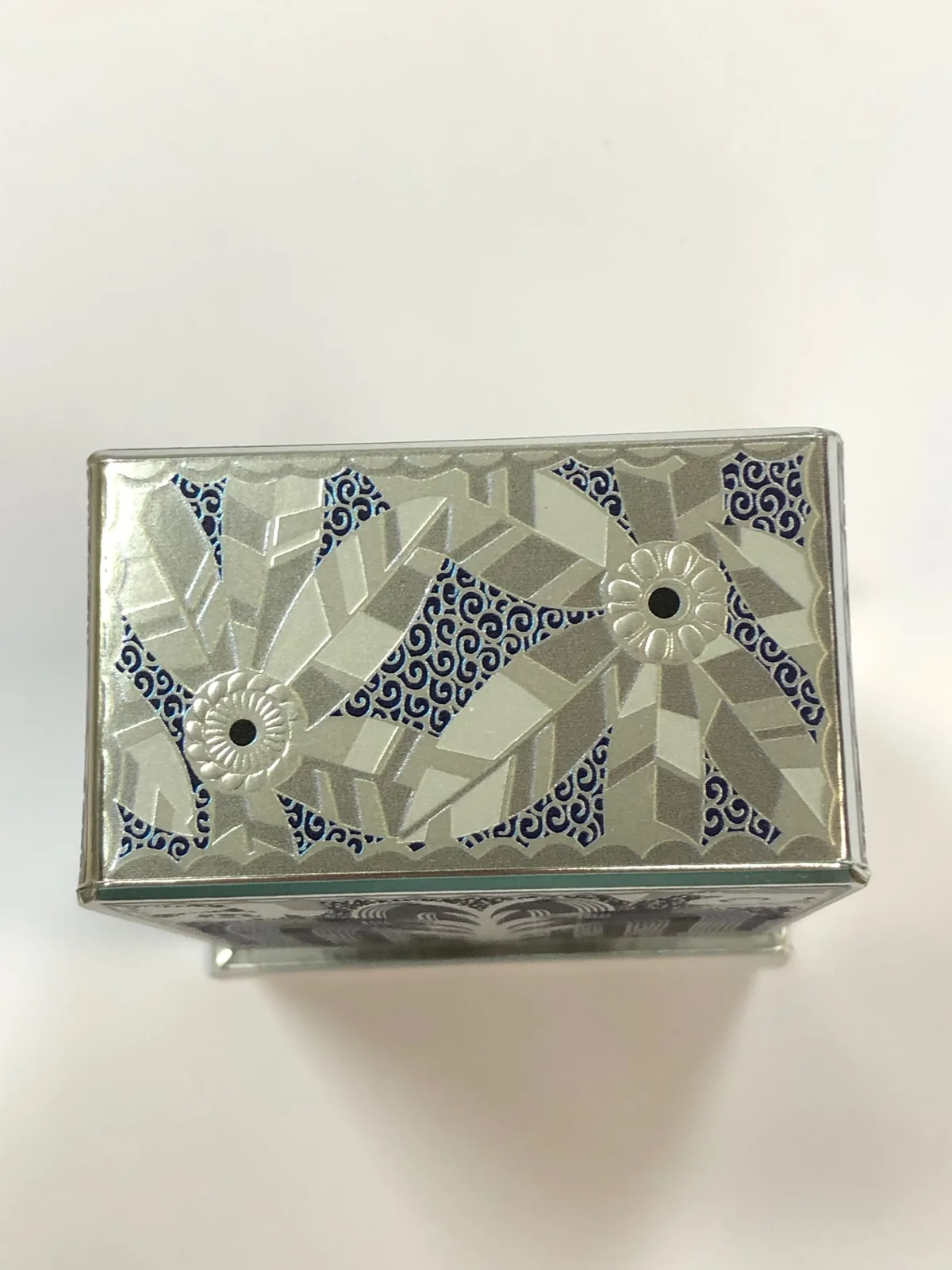 Coffret au décor découpé — réalisation Maq’Exe