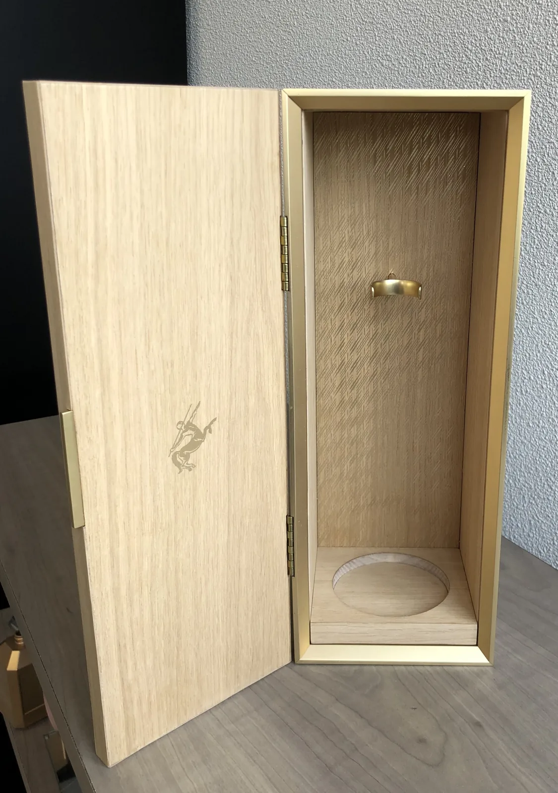 Coffret en bois pour bouteille — réalisation Maq’Exe