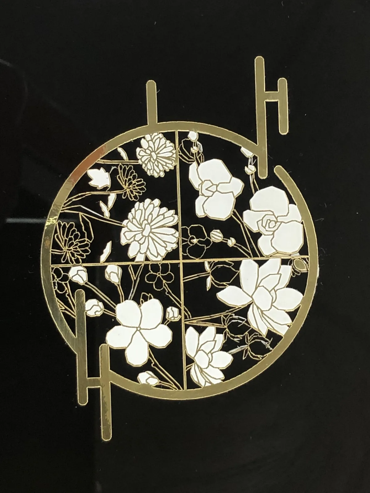 Décor floral découpé au laser — réalisation Maq’Exe