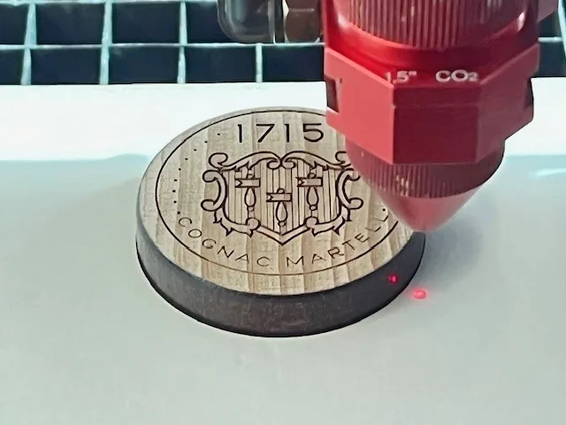 Gravure laser sur bois — réalisation Maq’Exe