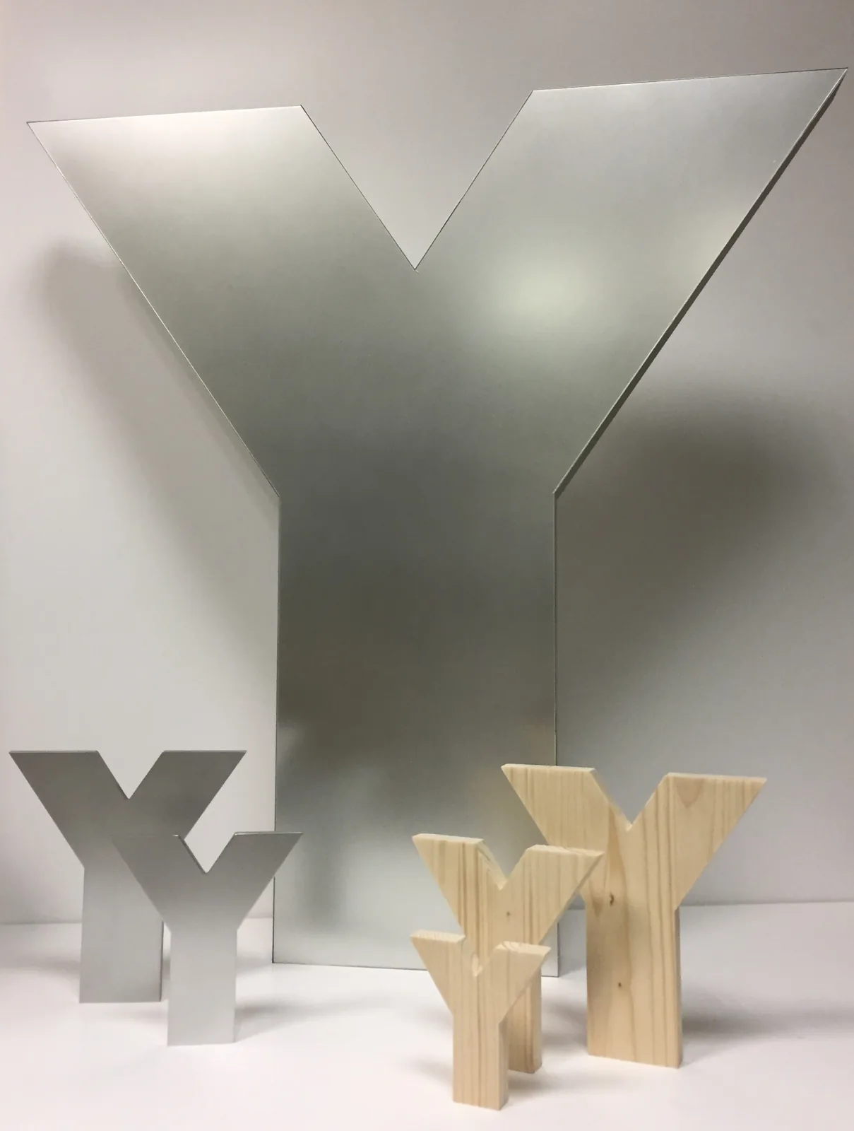 Lettres Y en aluminium — réalisation Maq’Exe