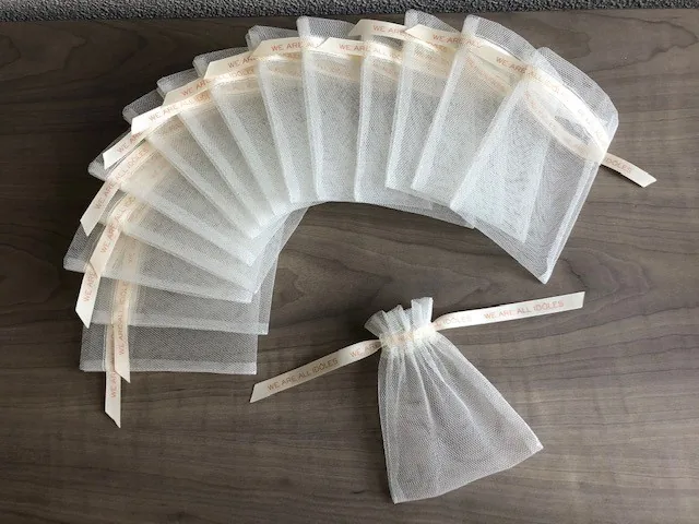 Pochons en organza — réalisation Maq’Exe