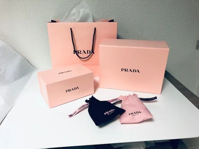 Prada · Sacs et étuis roses — réalisation Maq’Exe