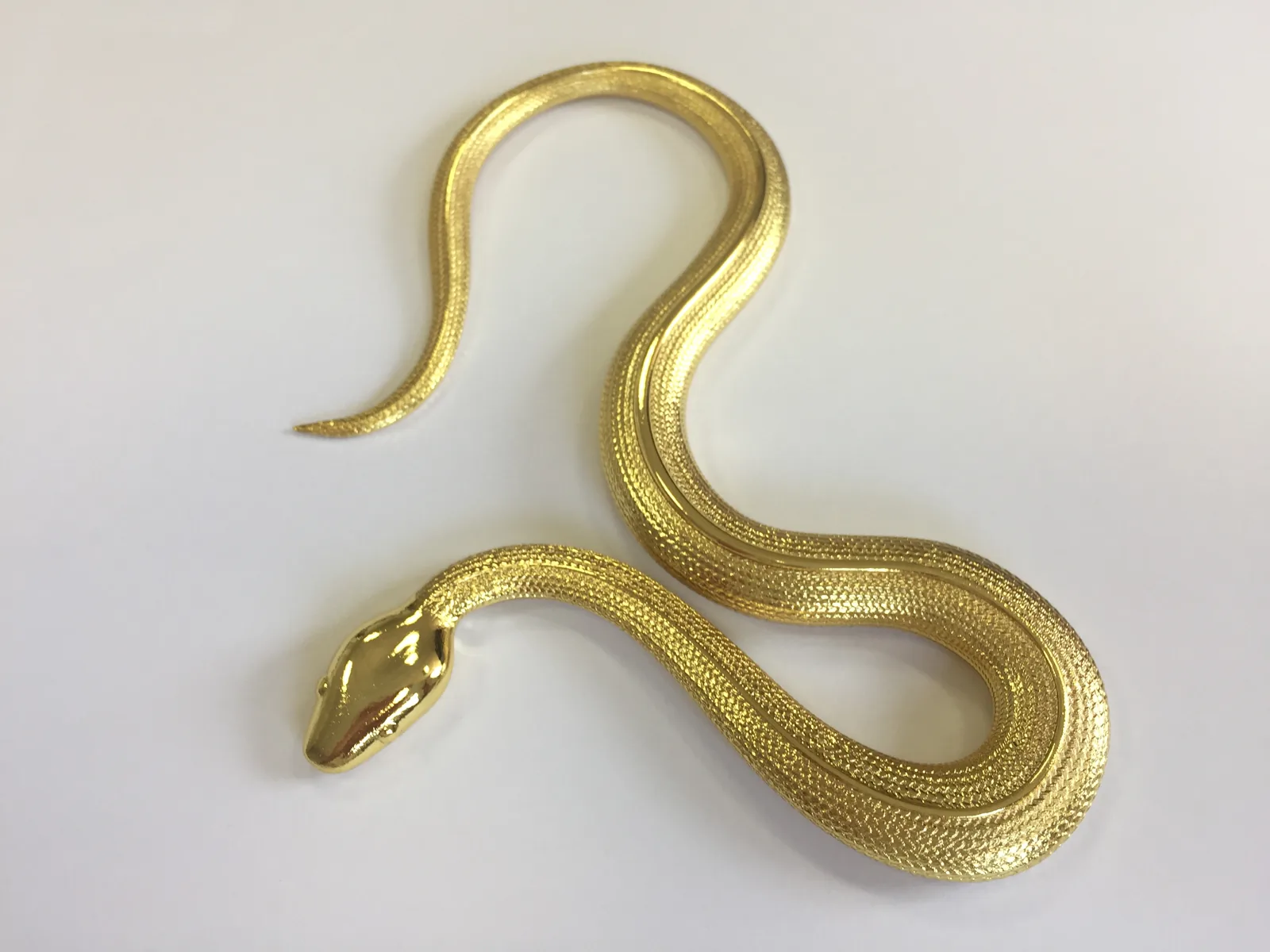Serpent en laiton doré — réalisation Maq’Exe