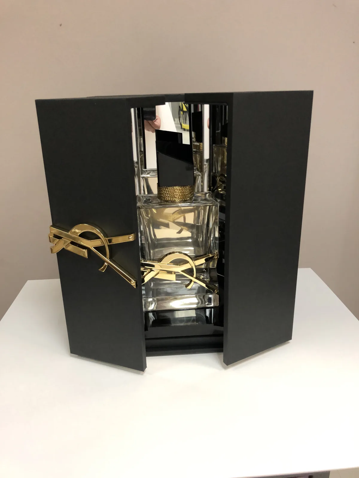 Yves Saint Laurent · Coffret ouvrant — réalisation Maq’Exe