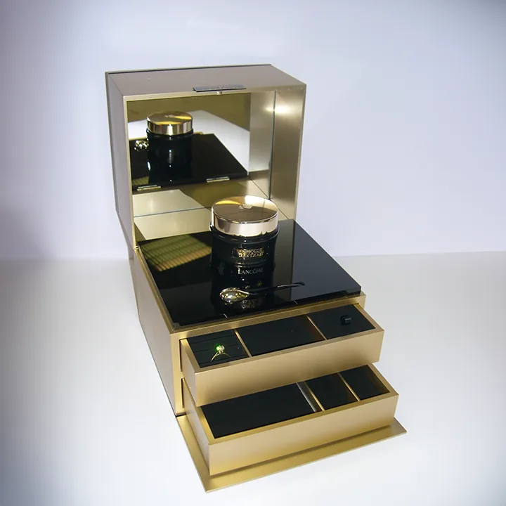 Coffret à tiroirs doré — réalisation Maq’Exe