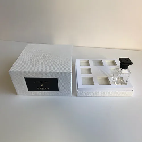 Coffret blanc à alvéoles — réalisation Maq’Exe