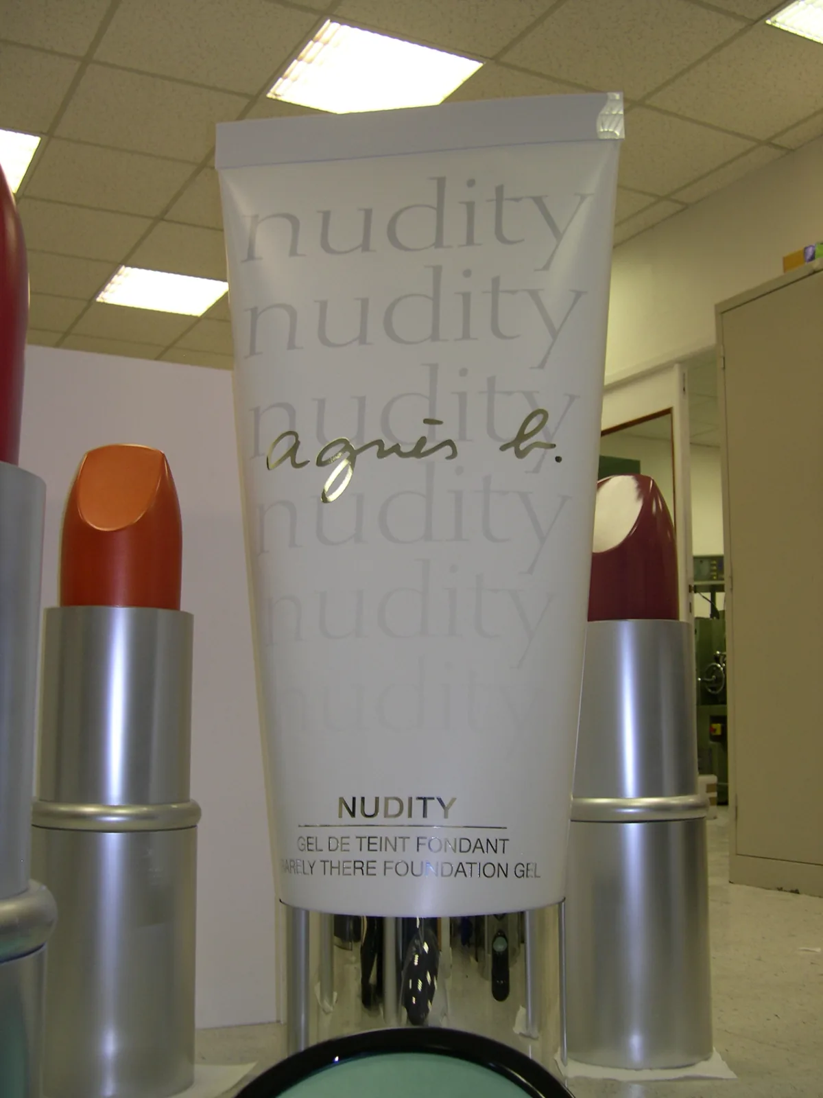 Factice géant · Agnès b. Nudity — réalisation Maq’Exe