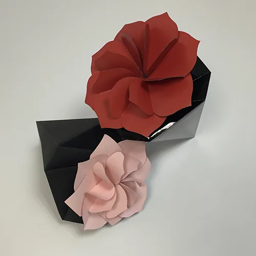 Fleurs en papier — réalisation Maq’Exe