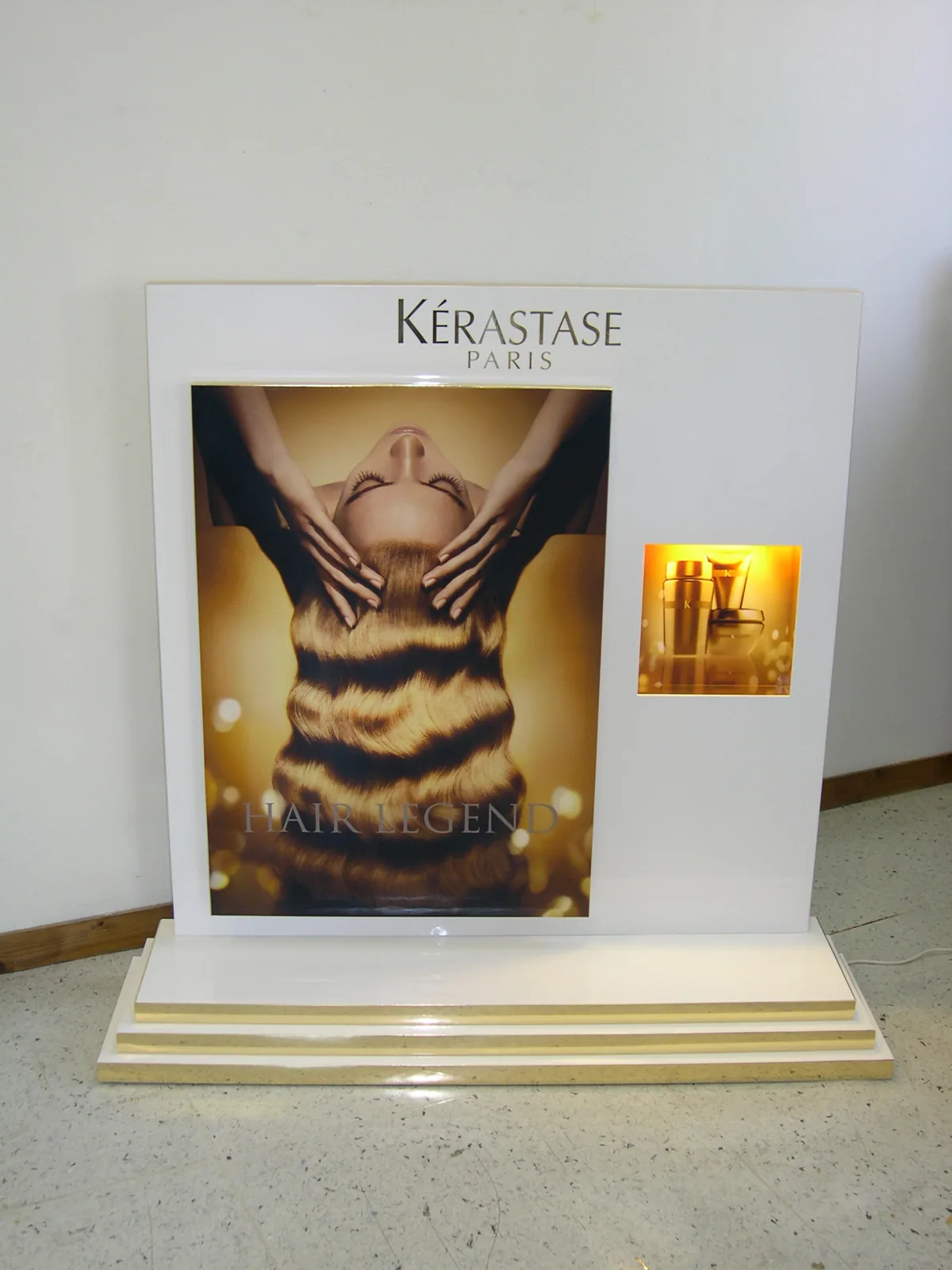 Kérastase · Présentoir — réalisation Maq’Exe