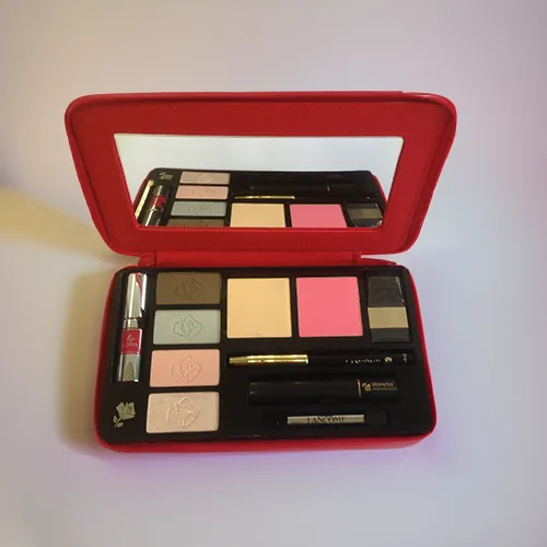 Palette de maquillage · Écrin rouge — réalisation Maq’Exe
